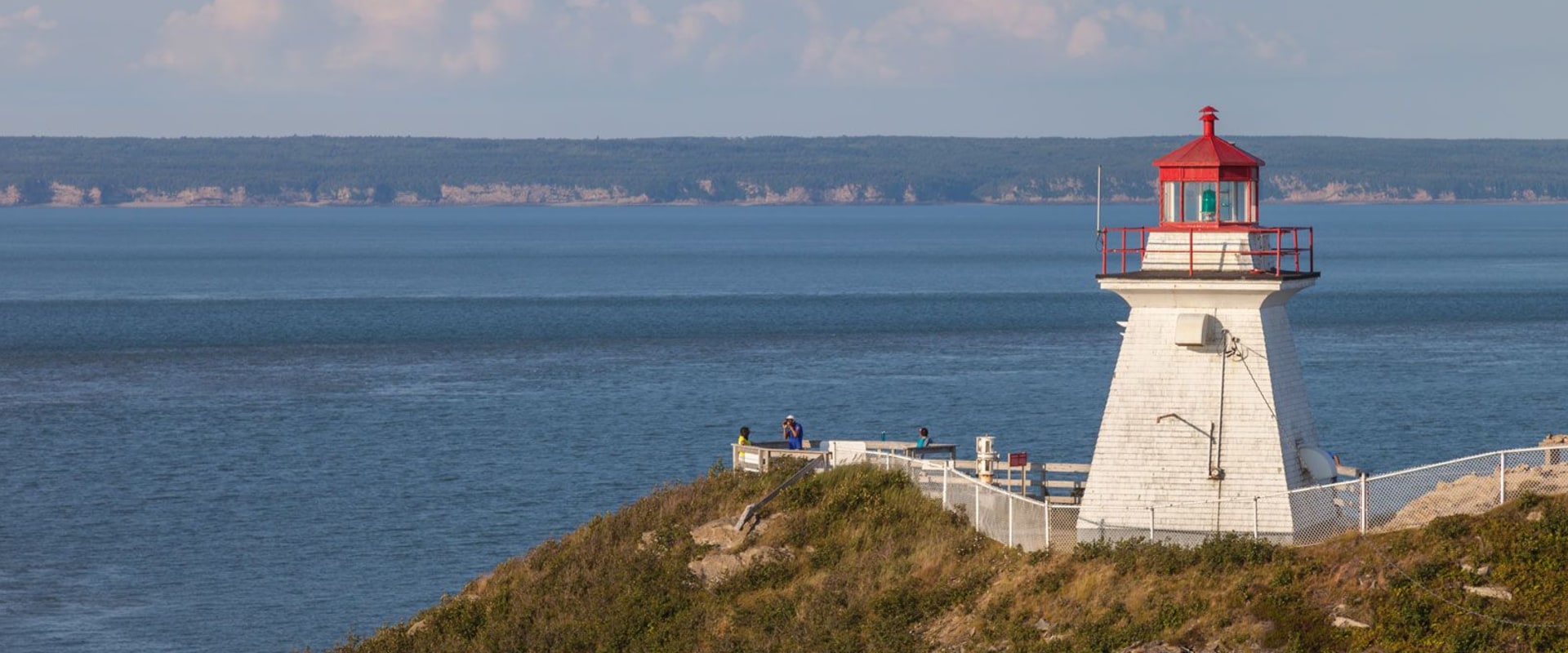 What is the 2nd largest bay in the world?
